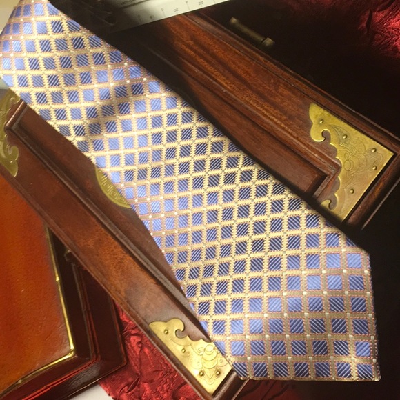 Beautiful tie - Picture 1 of 1